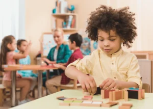 Table,Chairs,Books,Cups,Wooden blocks,A child